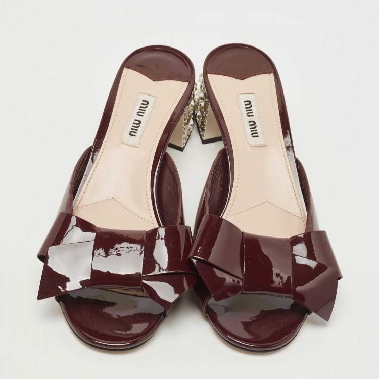 Pre Owned Miu Miu Burgundy Patent Leather Bow Crystal Embellished Block Heel Slide Sandals Size 37.5
