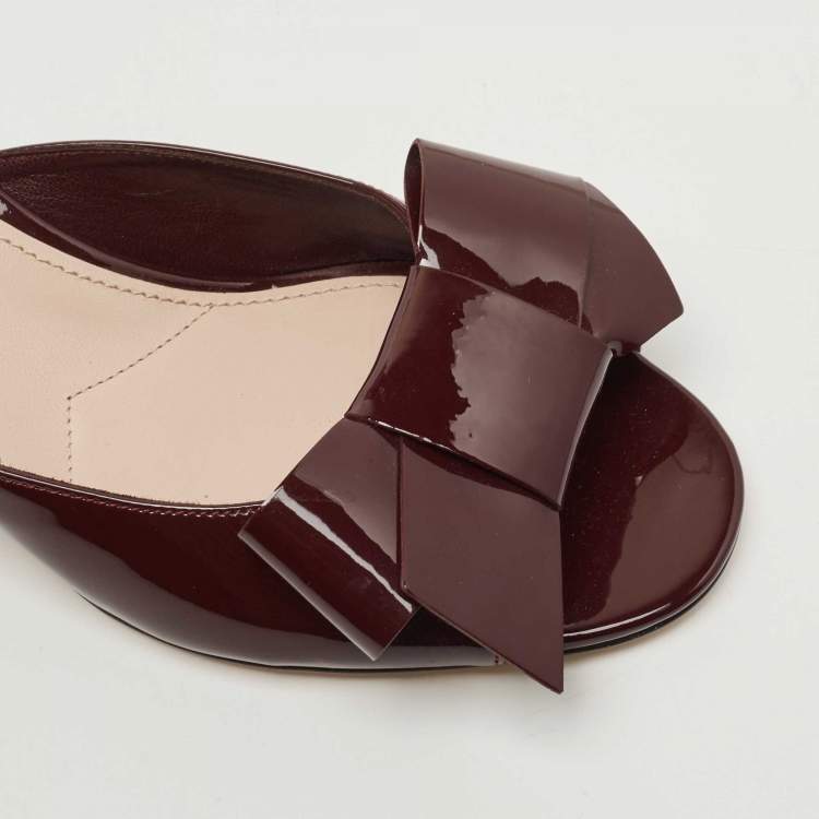 Pre Owned Miu Miu Burgundy Patent Leather Bow Crystal Embellished Block Heel Slide Sandals Size 37.5