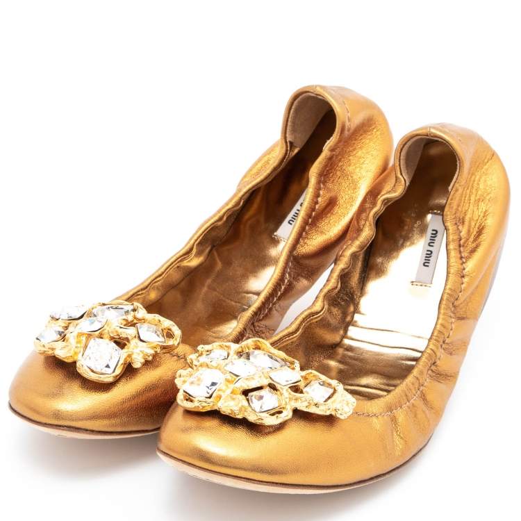 Pre Owned Miu Miu Metallic Gold Leather Crystal Embellished Scrunch Ballet Flats Size 38.5