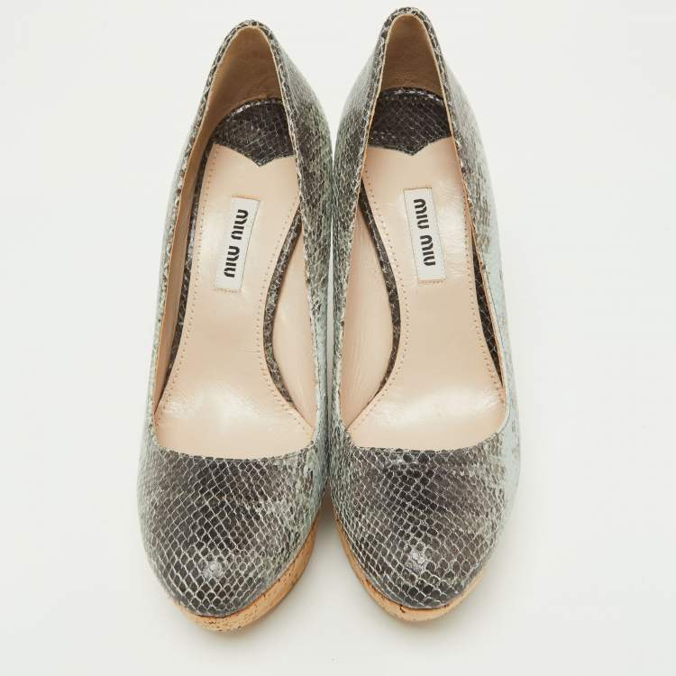 Pre Owned Miu Miu Two Tone Embossed Snakeskin Cork Wedge Pumps Size 37