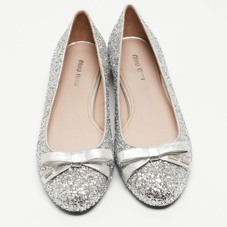 Pre Owned Miu Miu Silver Coarse Glitter Bow Ballet Flats Size 36.5