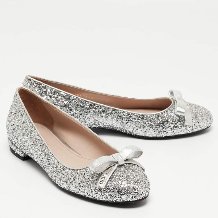 Pre Owned Miu Miu Silver Coarse Glitter Bow Ballet Flats Size 36.5