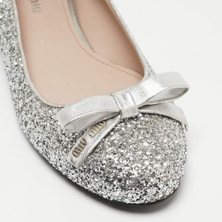 Pre Owned Miu Miu Silver Coarse Glitter Bow Ballet Flats Size 36.5