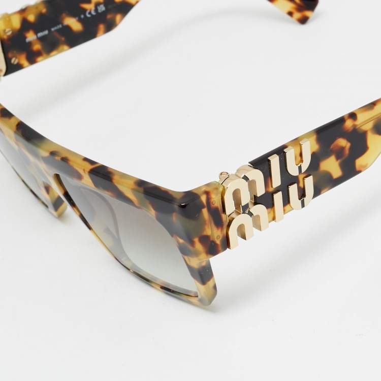 Pre Owned Miu Miu Tortoise Brown/Grey Gradient SMU 10W Frame Square Sunglasses