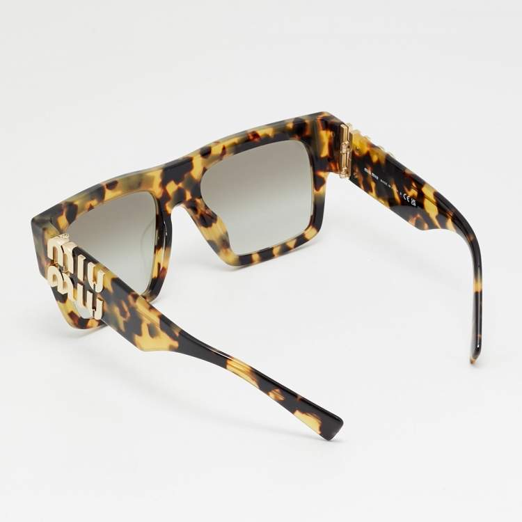 Pre Owned Miu Miu Tortoise Brown/Grey Gradient SMU 10W Frame Square Sunglasses
