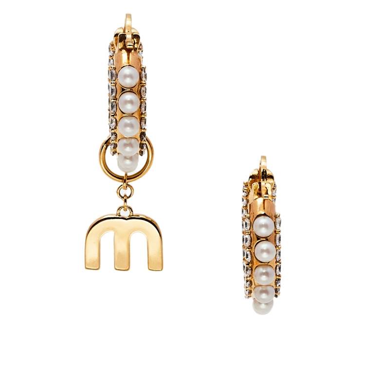 Pre Owned Miu Miu Crystal Faux Pearl Gold Tone Pearl Asymmetric Hoop Earrings