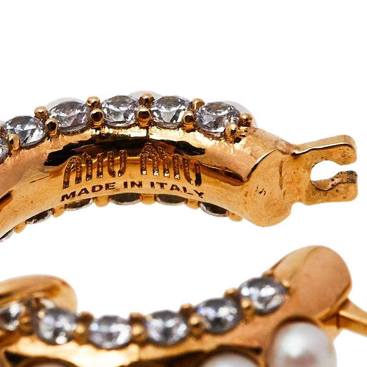 Pre Owned Miu Miu Crystal Faux Pearl Gold Tone Pearl Asymmetric Hoop Earrings