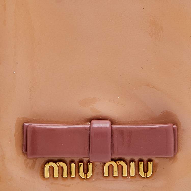 Pre Owned Miu Miu Beige Patent Leather Ruffle Phone Case