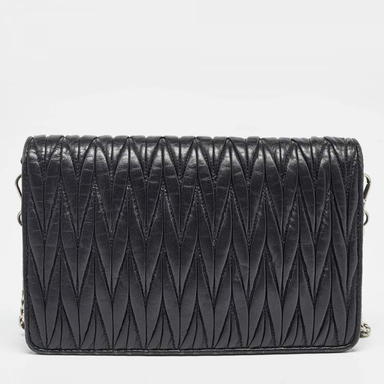 Pre Owned Miu Miu Black Matelassé Leather Chain Clutch Bag