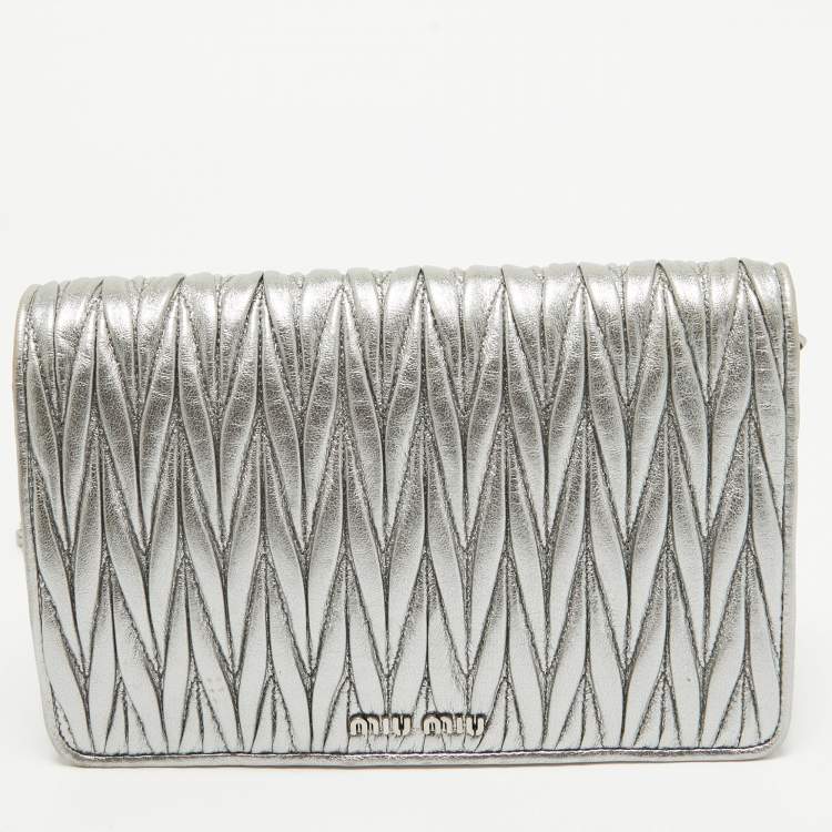 Pre Owned Miu Miu Metallic Grey Matelassé Leather Crystals Embellished Chain Clutch