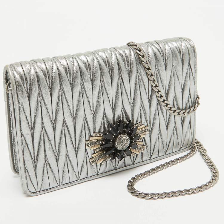 Pre Owned Miu Miu Metallic Grey Matelassé Leather Crystals Embellished Chain Clutch
