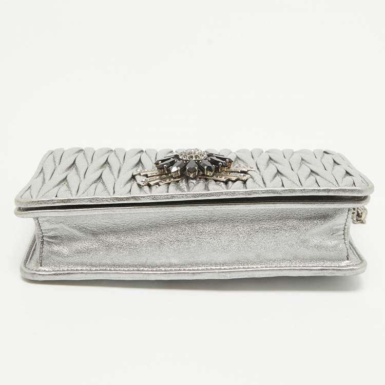 Pre Owned Miu Miu Metallic Grey Matelassé Leather Crystals Embellished Chain Clutch