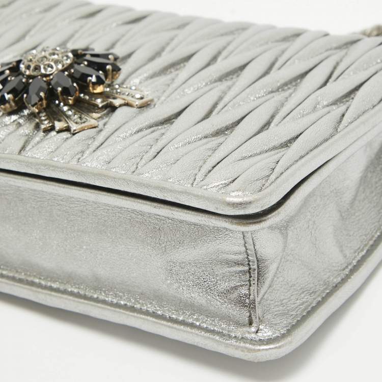 Pre Owned Miu Miu Metallic Grey Matelassé Leather Crystals Embellished Chain Clutch