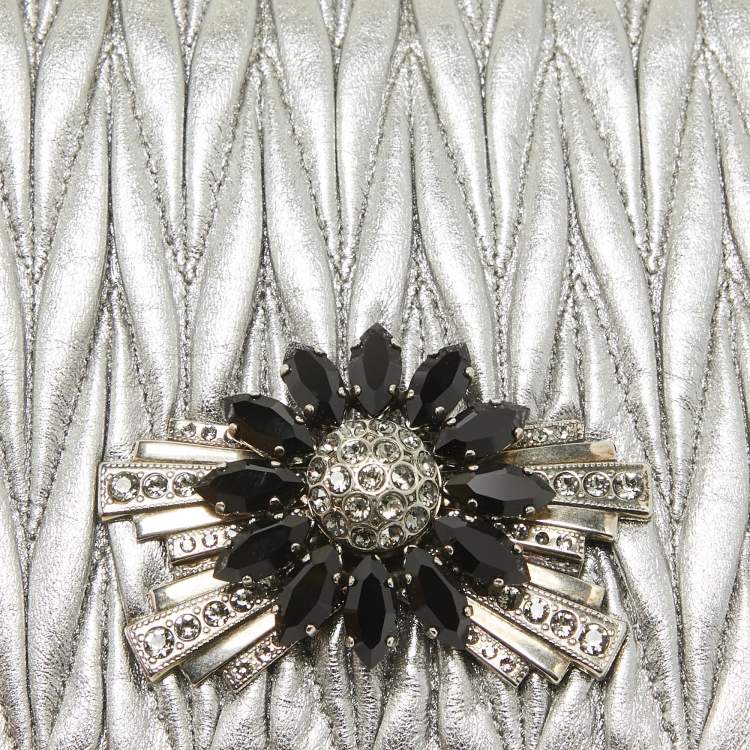 Pre Owned Miu Miu Metallic Grey Matelassé Leather Crystals Embellished Chain Clutch