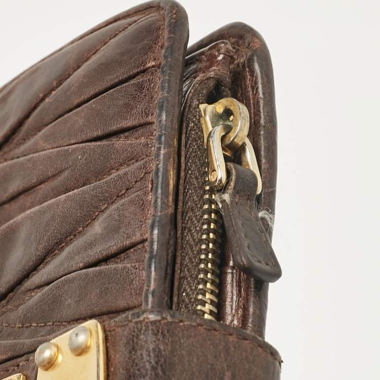 Pre Owned Miu Miu Dark Brown Matelassé Leather Clasp Lock Continental Wallet