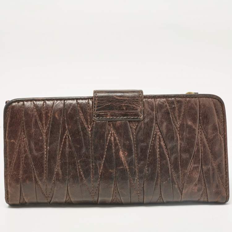 Pre Owned Miu Miu Dark Brown Matelassé Leather Clasp Lock Continental Wallet