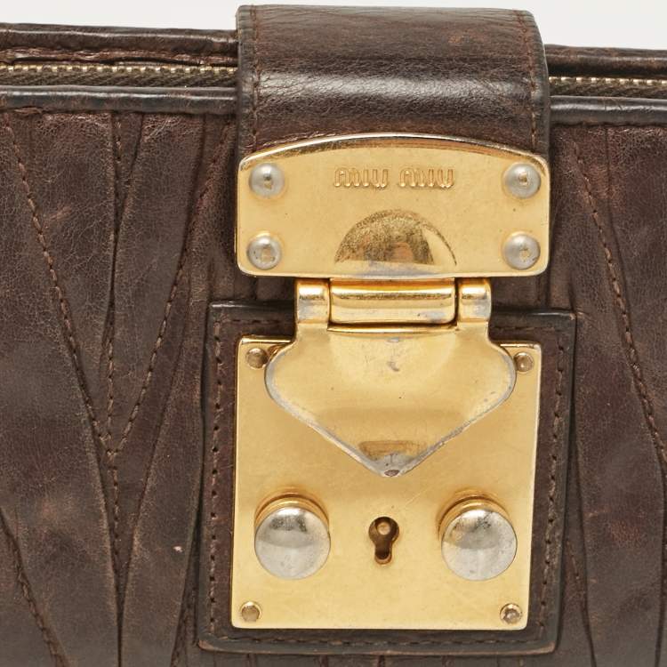 Pre Owned Miu Miu Dark Brown Matelassé Leather Clasp Lock Continental Wallet