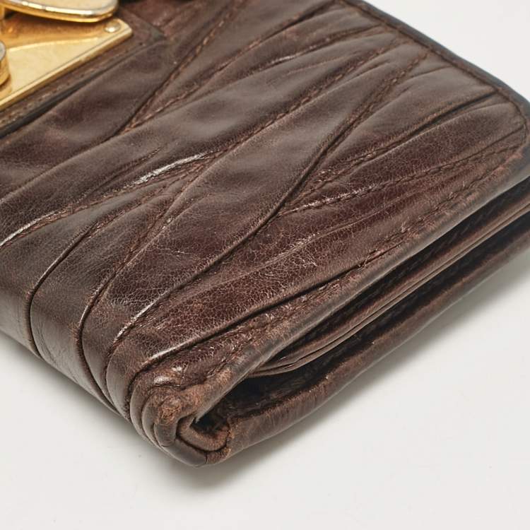 Pre Owned Miu Miu Dark Brown Matelassé Leather Clasp Lock Continental Wallet