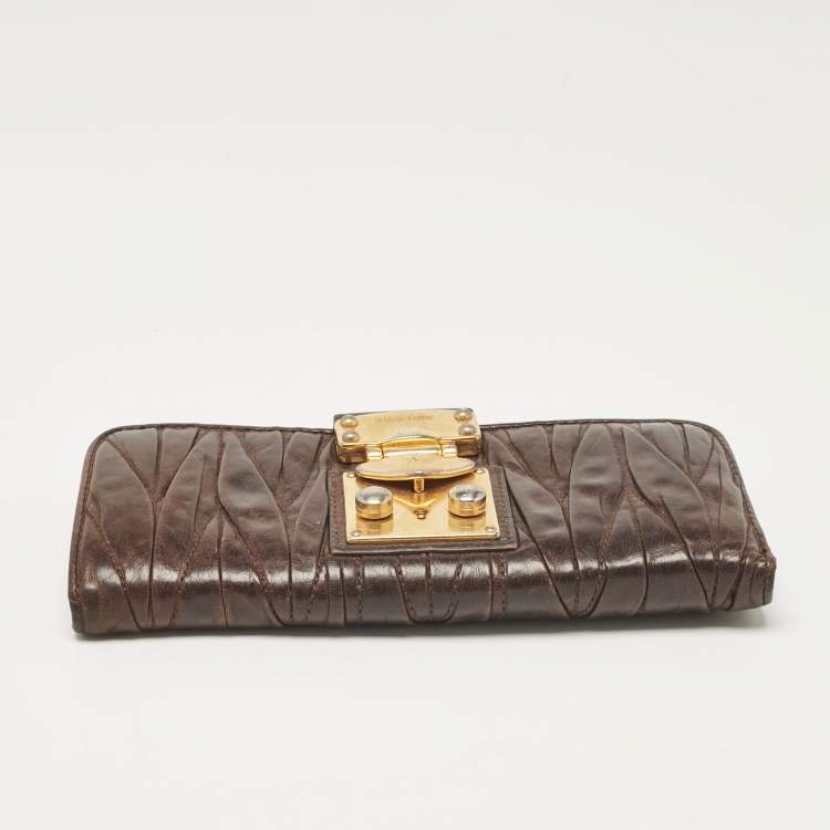 Pre Owned Miu Miu Dark Brown Matelassé Leather Clasp Lock Continental Wallet