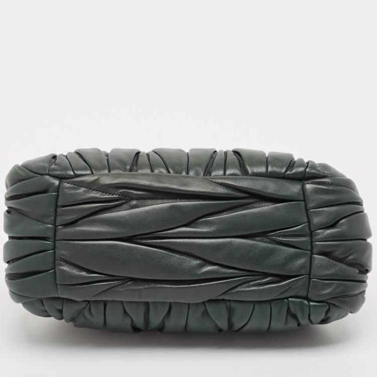 Pre Owned Miu Miu Green Matelassé Leather Belle Chain Clutch