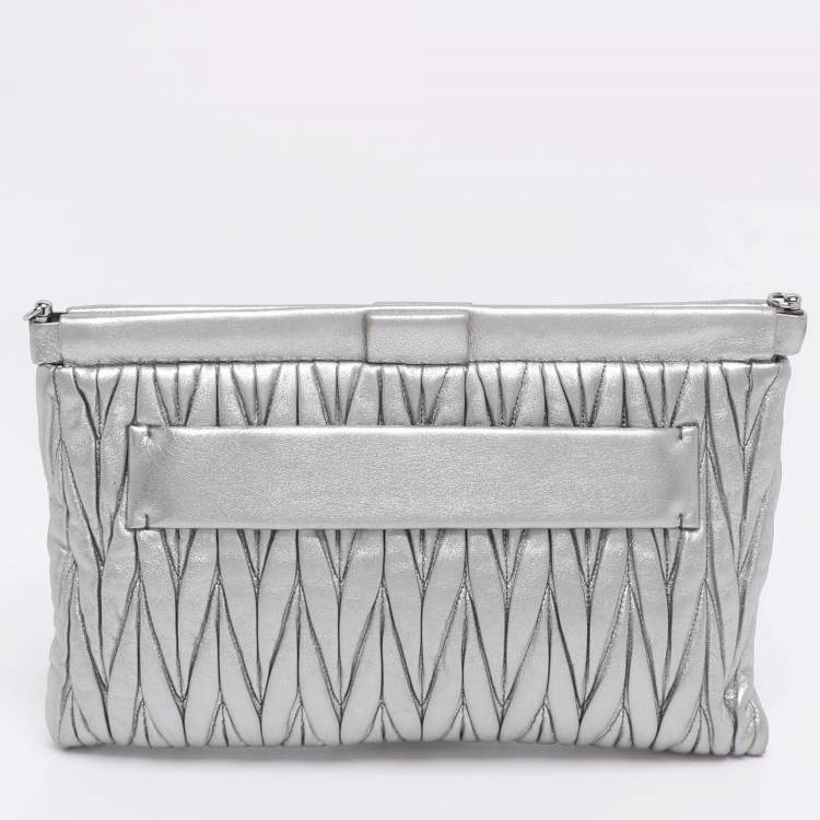 Pre Owned Miu Miu Metallic Silver Matelasse Leather Clutch