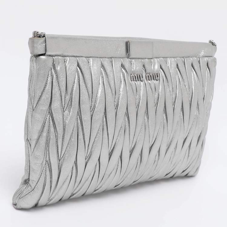 Pre Owned Miu Miu Metallic Silver Matelasse Leather Clutch