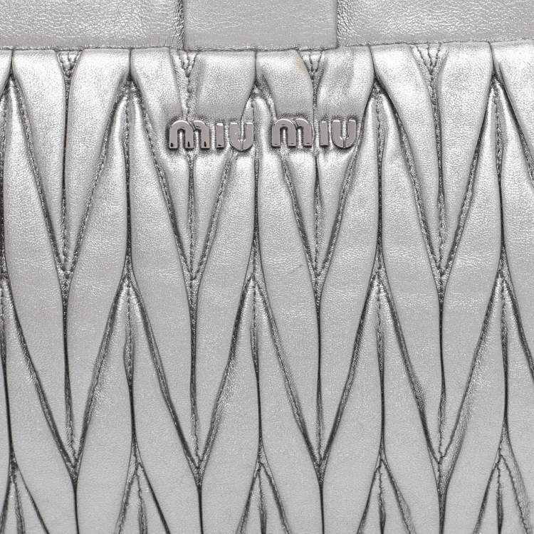 Pre Owned Miu Miu Metallic Silver Matelasse Leather Clutch