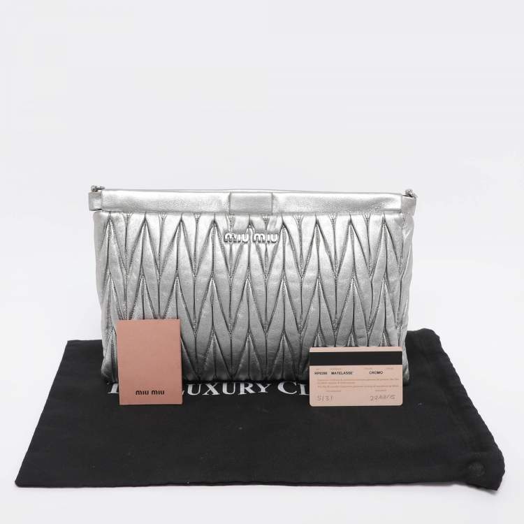 Pre Owned Miu Miu Metallic Silver Matelasse Leather Clutch