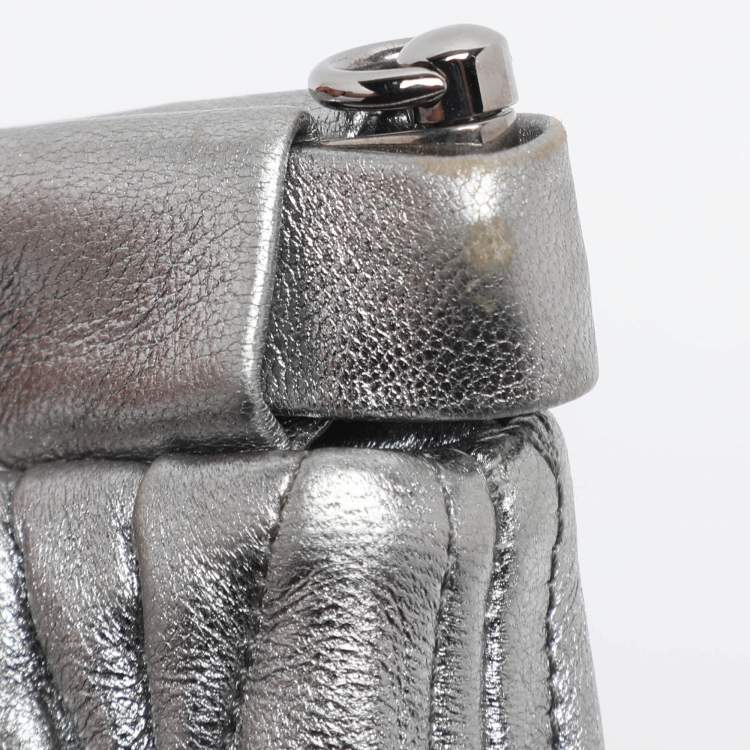 Pre Owned Miu Miu Metallic Silver Matelasse Leather Clutch