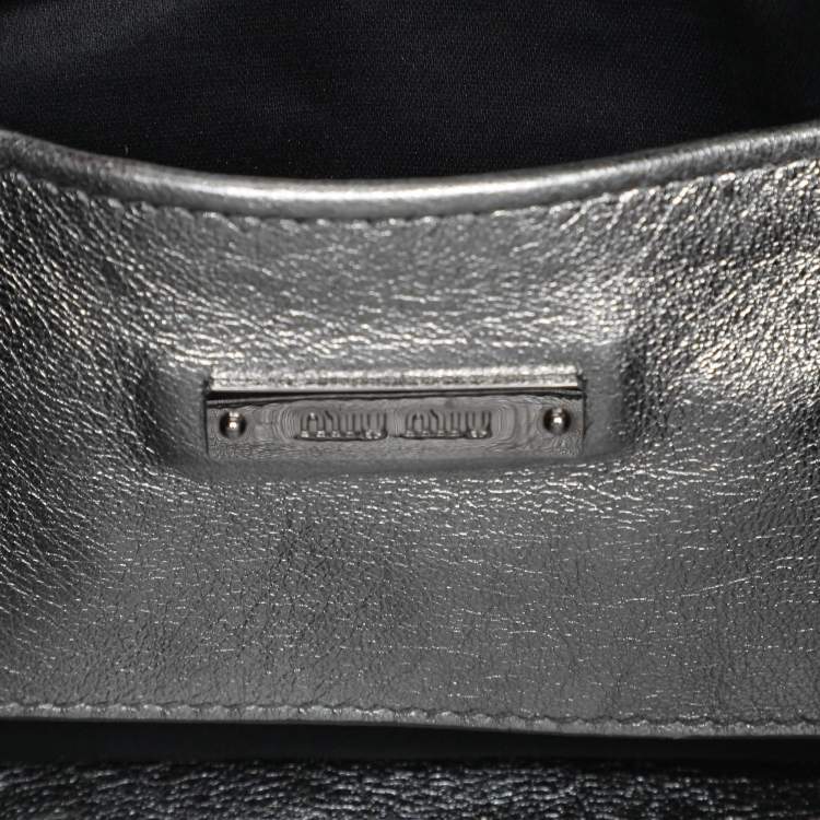 Pre Owned Miu Miu Metallic Silver Matelasse Leather Clutch