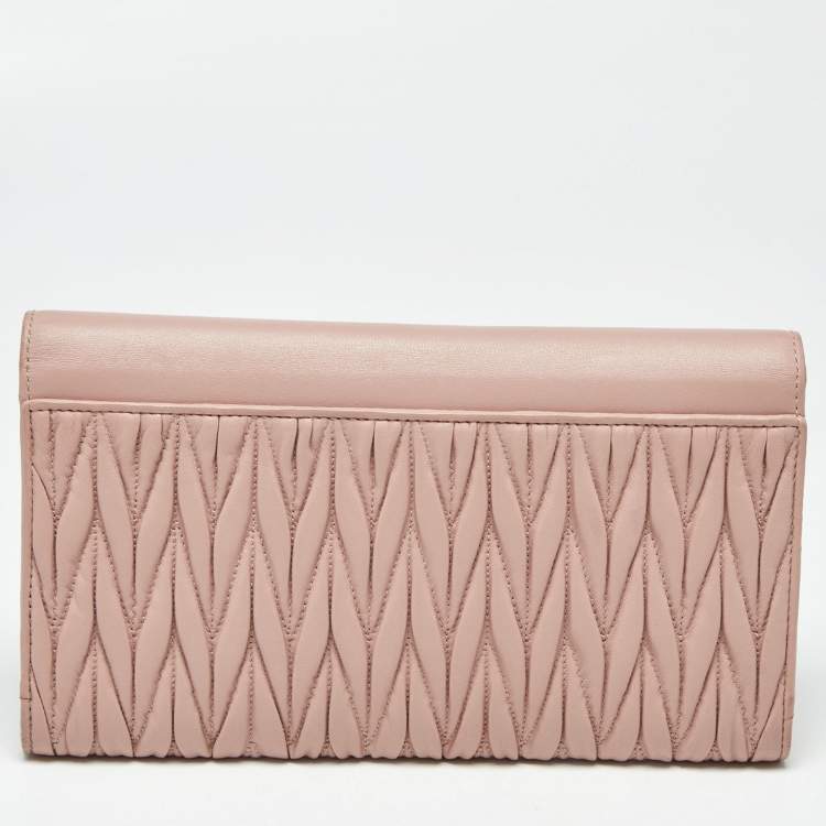 Pre Owned Miu Miu Light Pink Matelassé Leather Flap Clutch