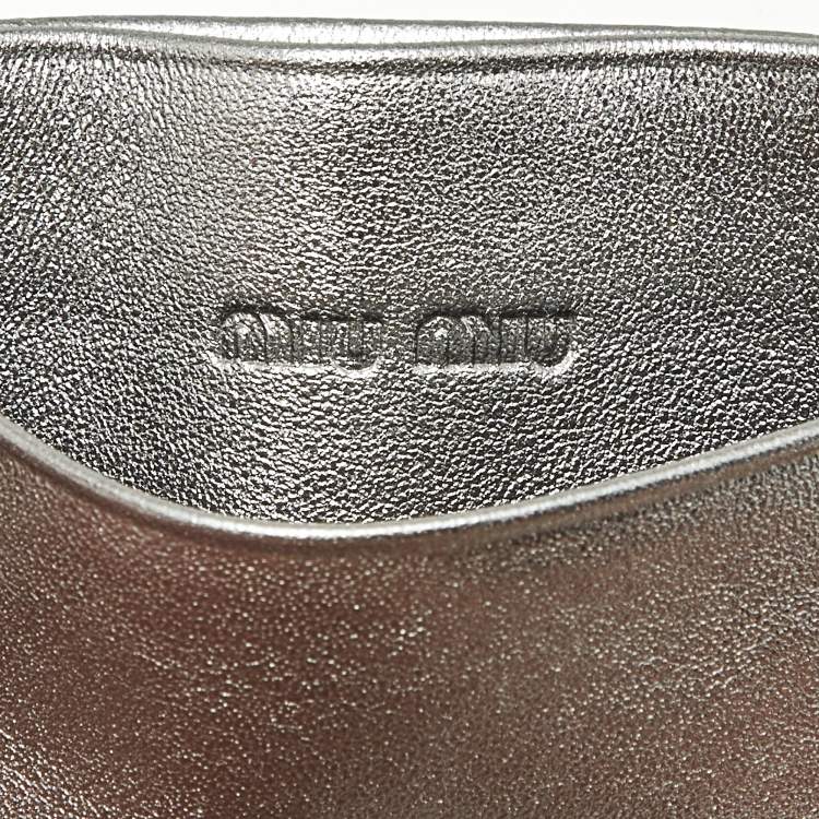 Pre Owned Miu Miu Silver Matelassé Leather Logo Embellished Card Holder