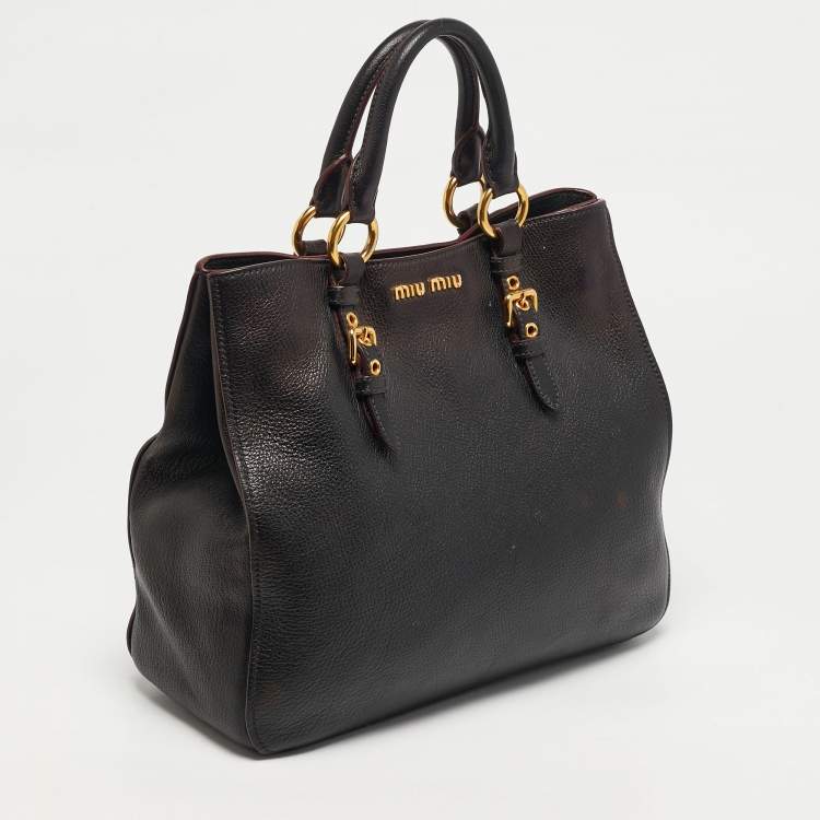 مملوكة مسبقًا Miu Miu Buckle Black Leather Madras Tote