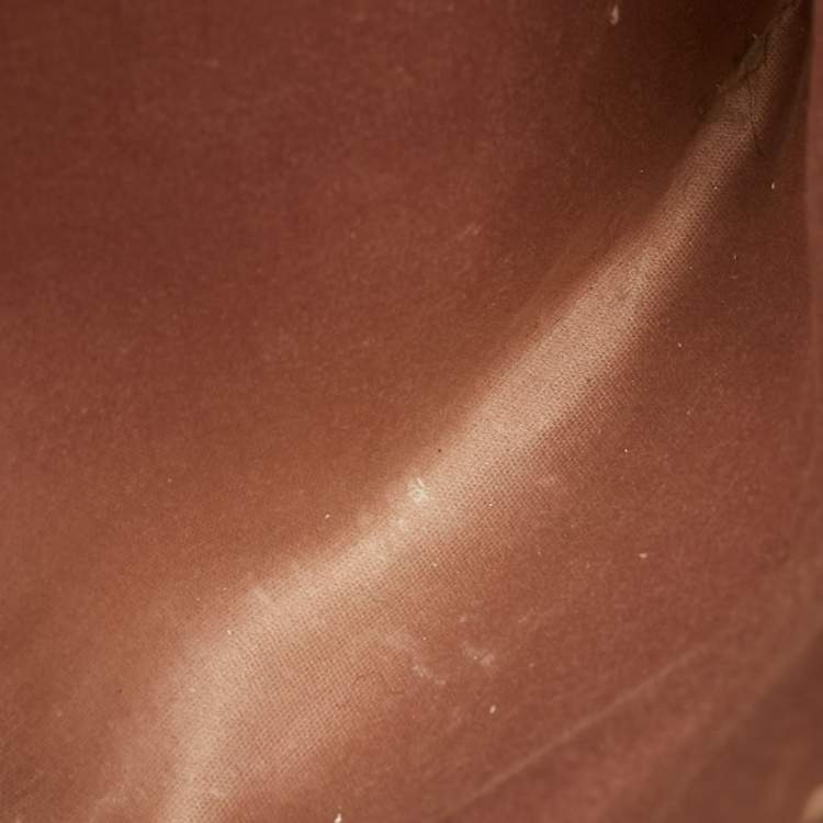 مملوكة مسبقًا Miu Miu Buckle Black Leather Madras Tote