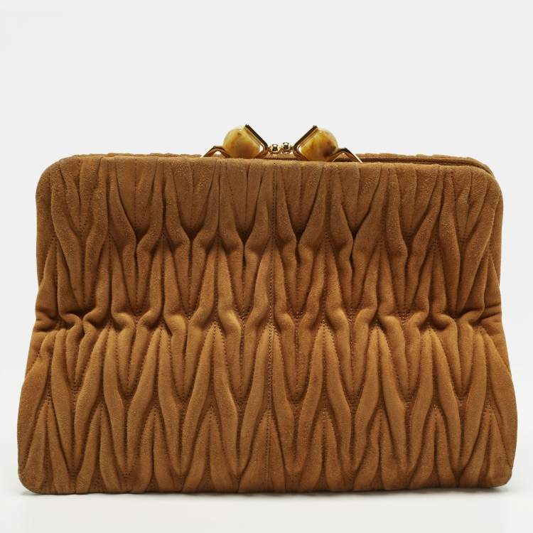 مملوكة مسبقًا Miu Miu Kisslock Frame Brown Matelassé Suede Clutch