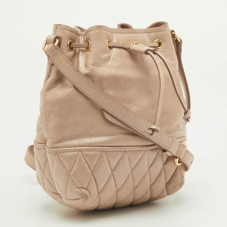مملوكة مسبقًا Miu Miu Beige Vitello Shine Leather Drawstring Bucket Bag