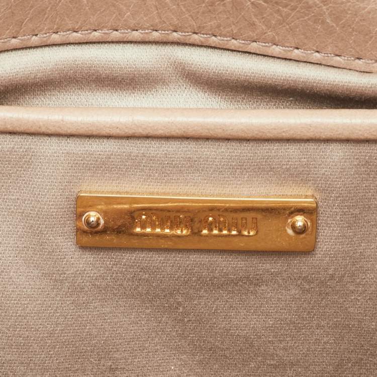 مملوكة مسبقًا Miu Miu Beige Vitello Shine Leather Drawstring Bucket Bag