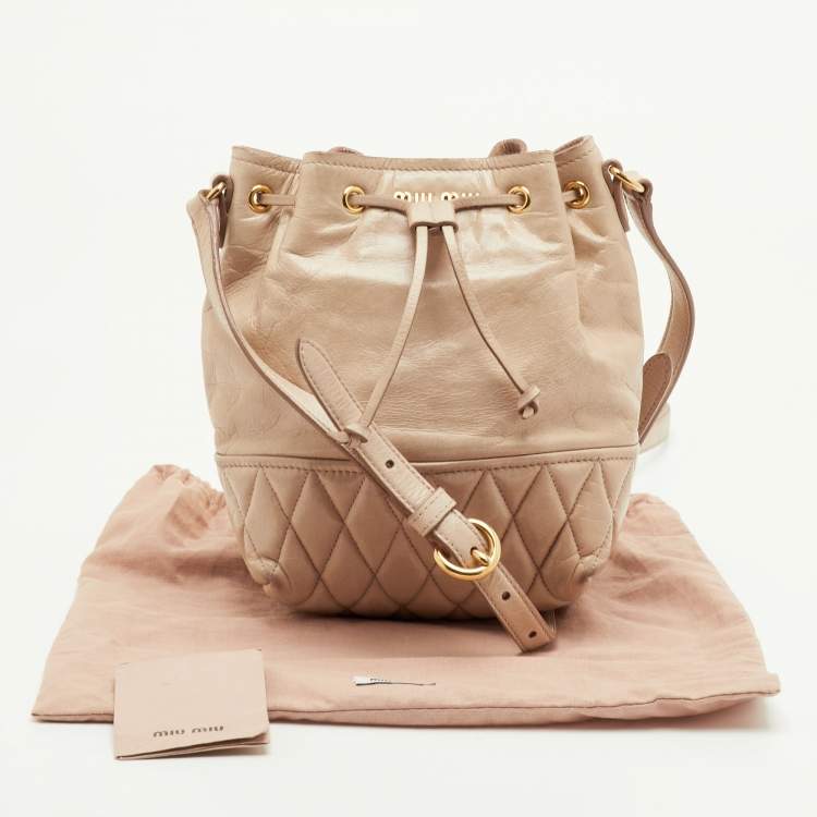 مملوكة مسبقًا Miu Miu Beige Vitello Shine Leather Drawstring Bucket Bag