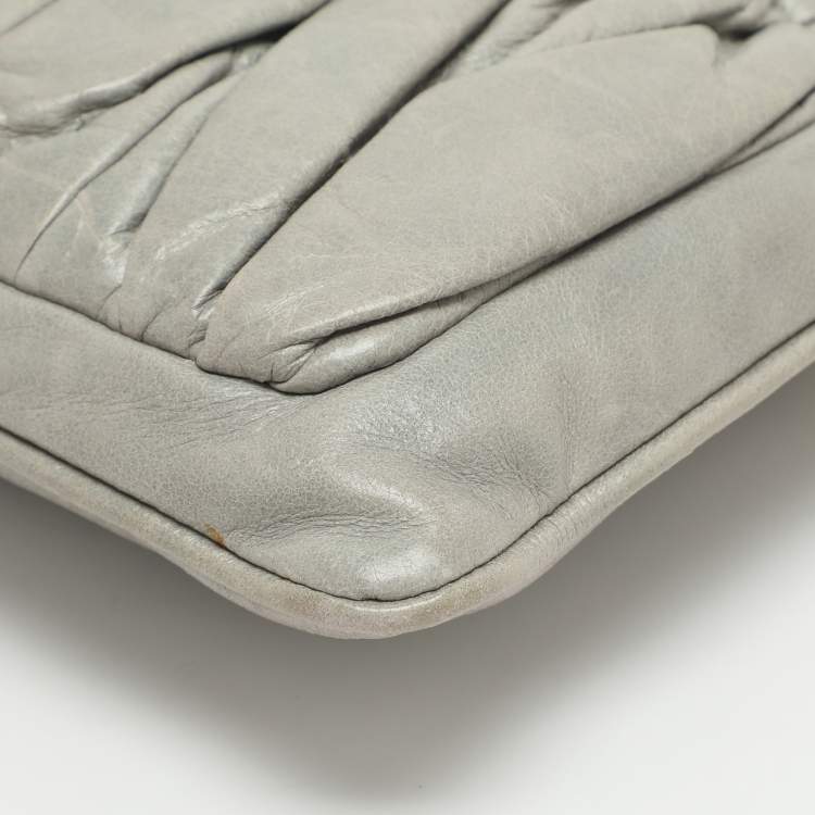 Pre Owned Miu Miu Grey Leather Baguette Bag