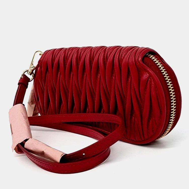 مملوكة مسبقًا Miu Miu Red Leather Matrasse Glasses Pouch (5RA015)