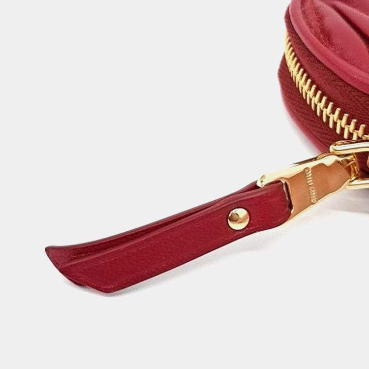 مملوكة مسبقًا Miu Miu Red Leather Matrasse Glasses Pouch (5RA015)