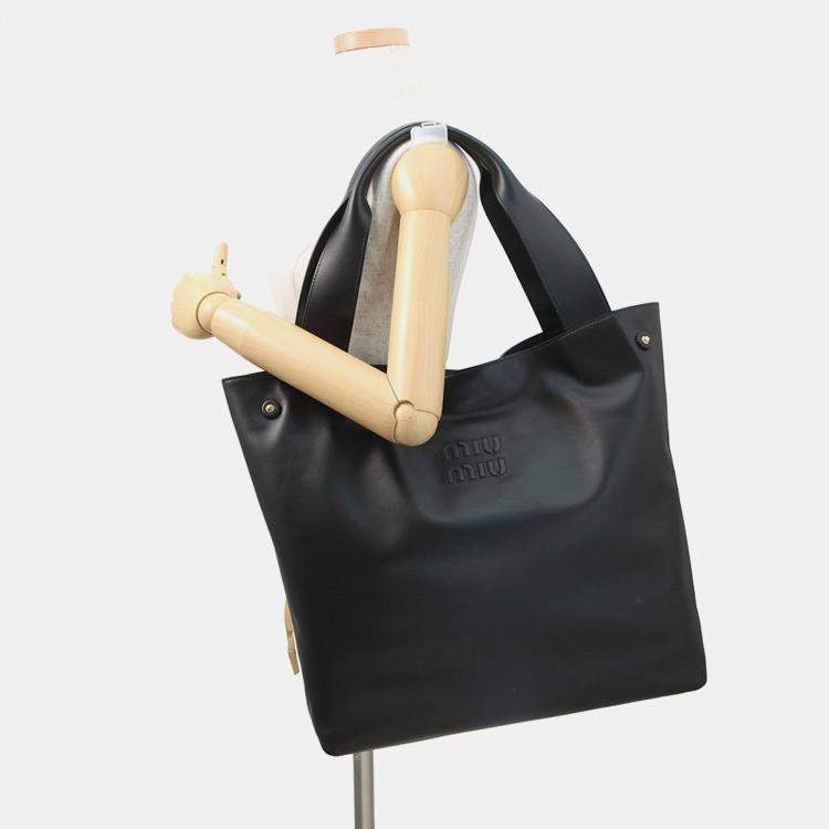 مملوكة مسبقًا Miumiu Hobo Bag Black Soft Leather
