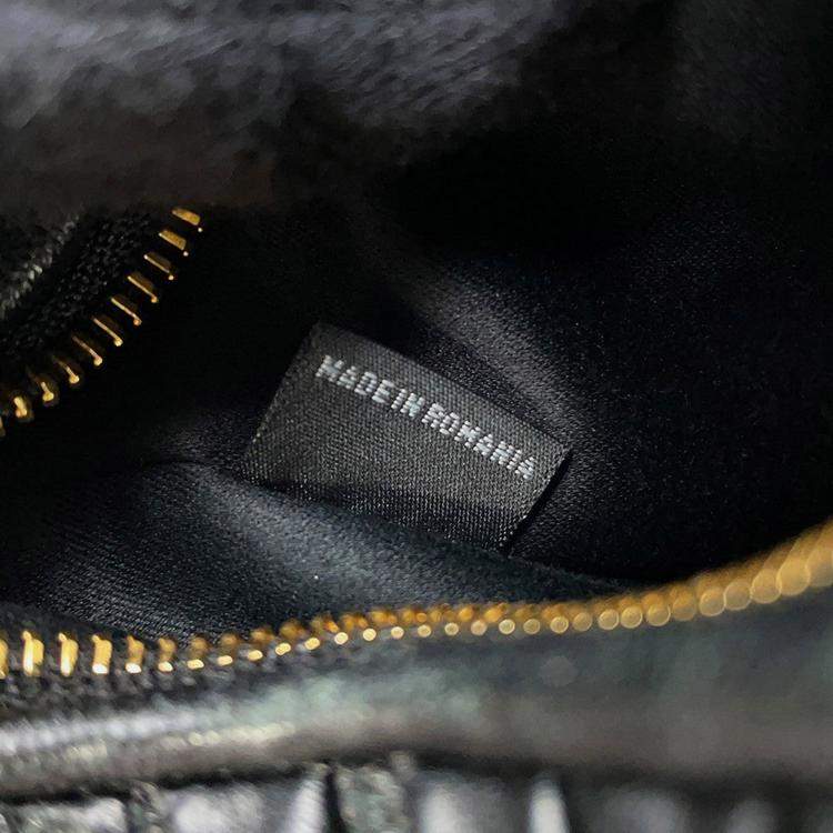 Pre Owned Miumiu Wonder Black Leather 2Way Shoulder Bag 