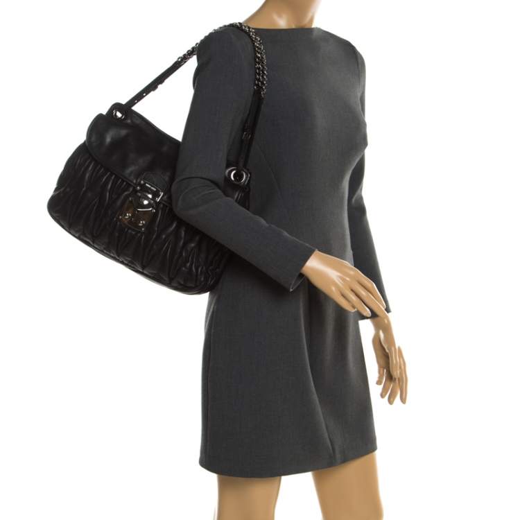 مملوكة مسبقًا Miu Miu Black Matelasse Leather Sacca 2 Hobo