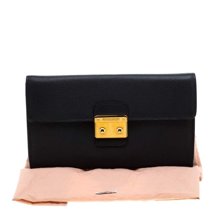 مملوكة مسبقًا Miu Miu Dark Grey Leather Clutch