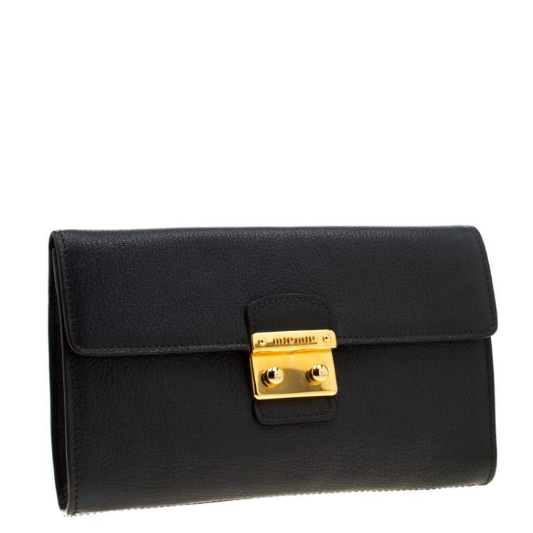 مملوكة مسبقًا Miu Miu Dark Grey Leather Clutch