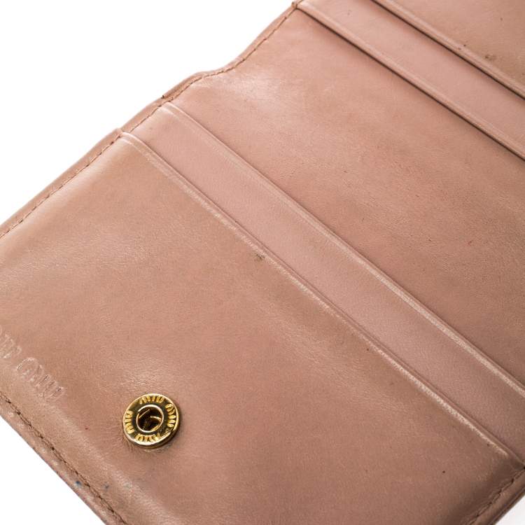 Pre Owned Miu Miu Beige Croc Embossed Leather Bifold Card Holder