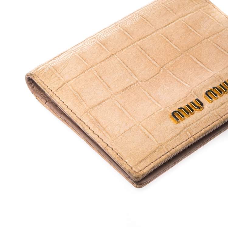 Pre Owned Miu Miu Beige Croc Embossed Leather Bifold Card Holder