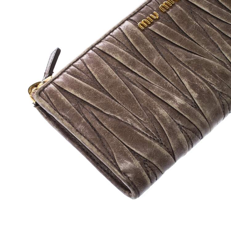 Pre Owned Miu Miu Dark Beige Matelassé Leather Continental Zip Wallet