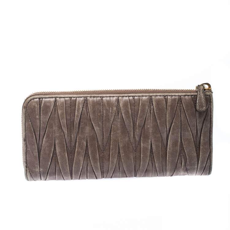 Pre Owned Miu Miu Dark Beige Matelassé Leather Continental Zip Wallet